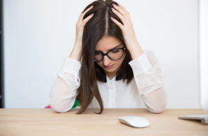A depressão pode ser causada por estresse no trabalho unido a outros fatores